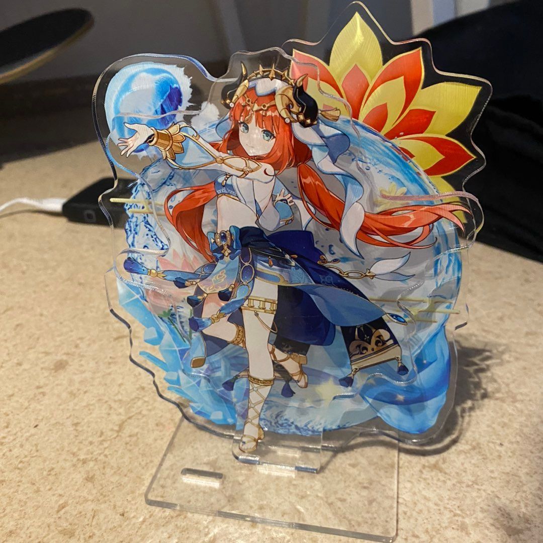 Nilou acrylic stand