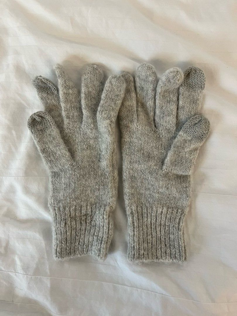 Wool gloves