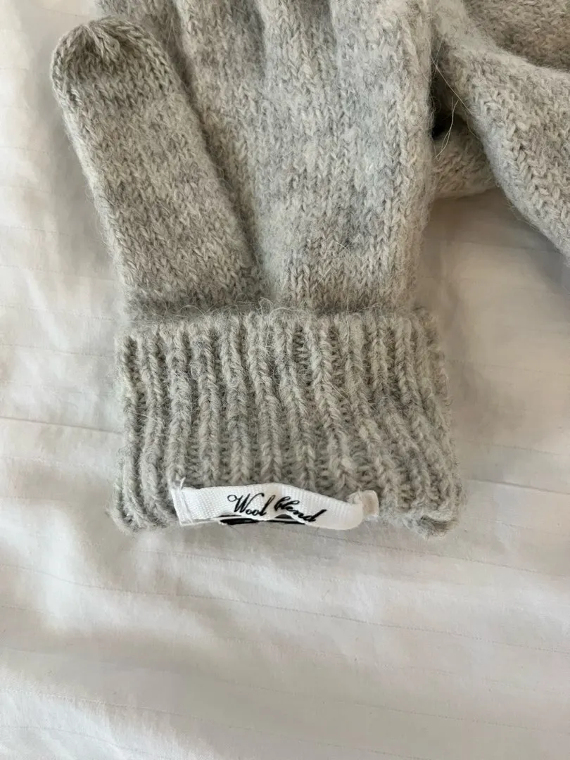 Wool gloves