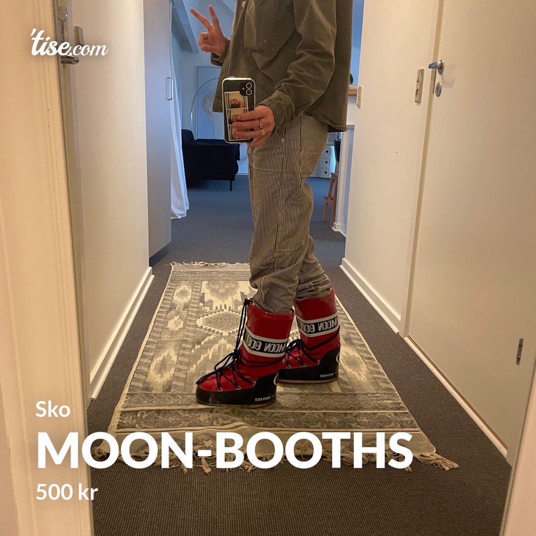 Moon-Booths