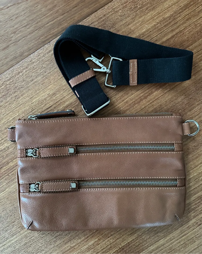 DECADENT CROSSBODY