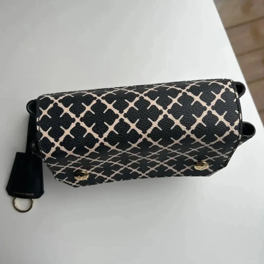 Cross body-taske