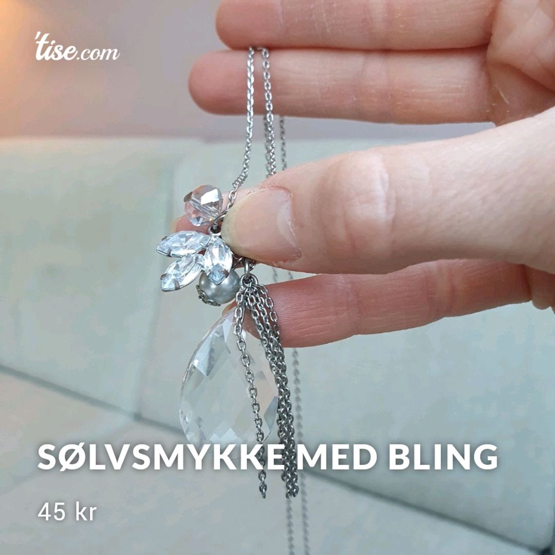 SØLVSMYKKE MED BLING