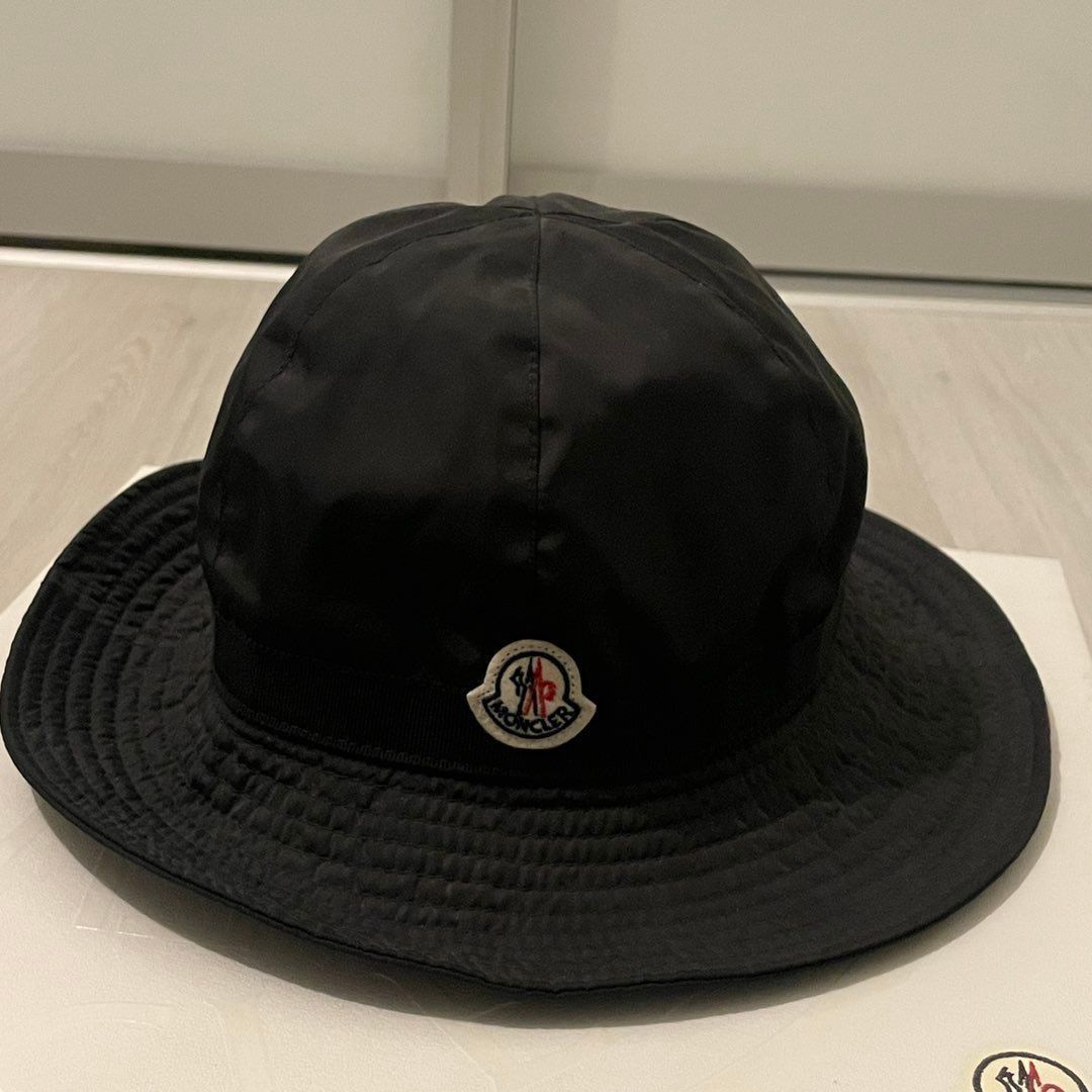 Moncler hatt