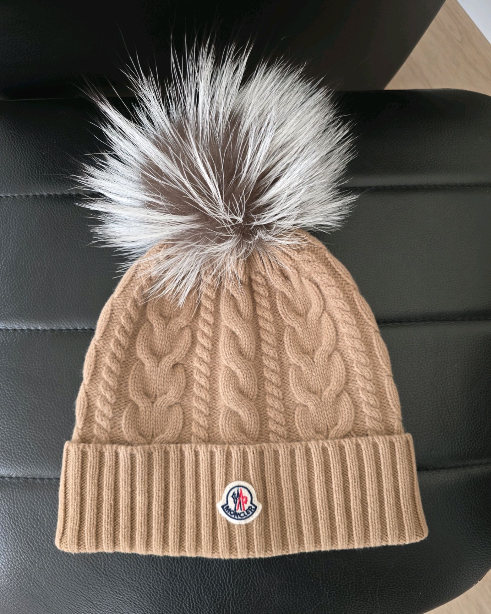 Moncler Cashmere hue