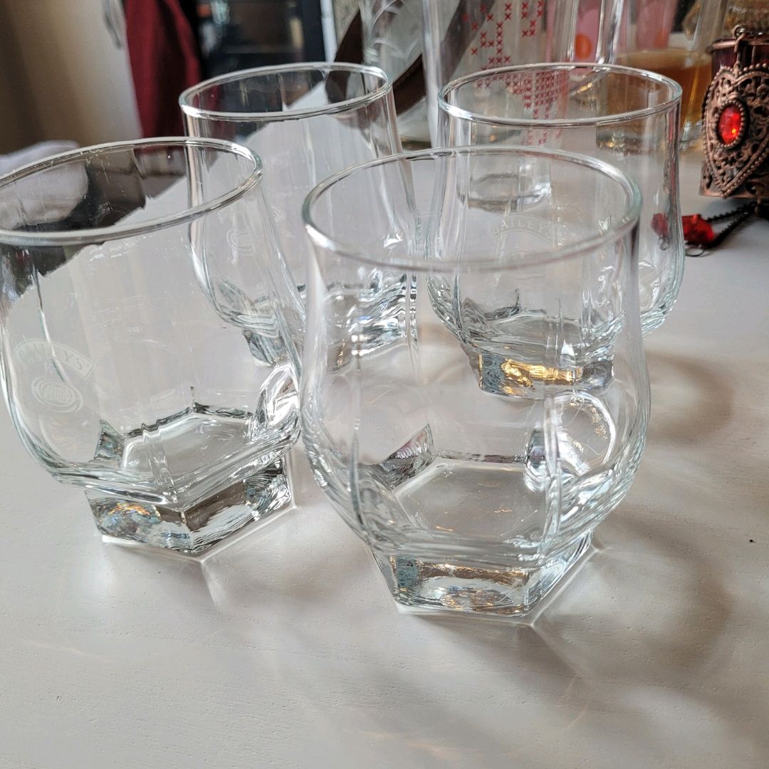 4 Baylies Glass