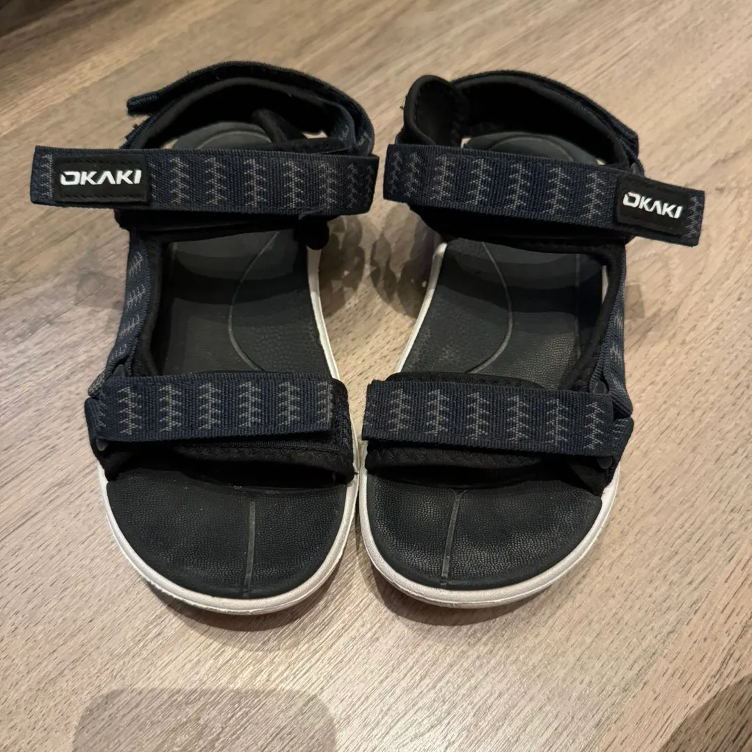 Okaki sandaler