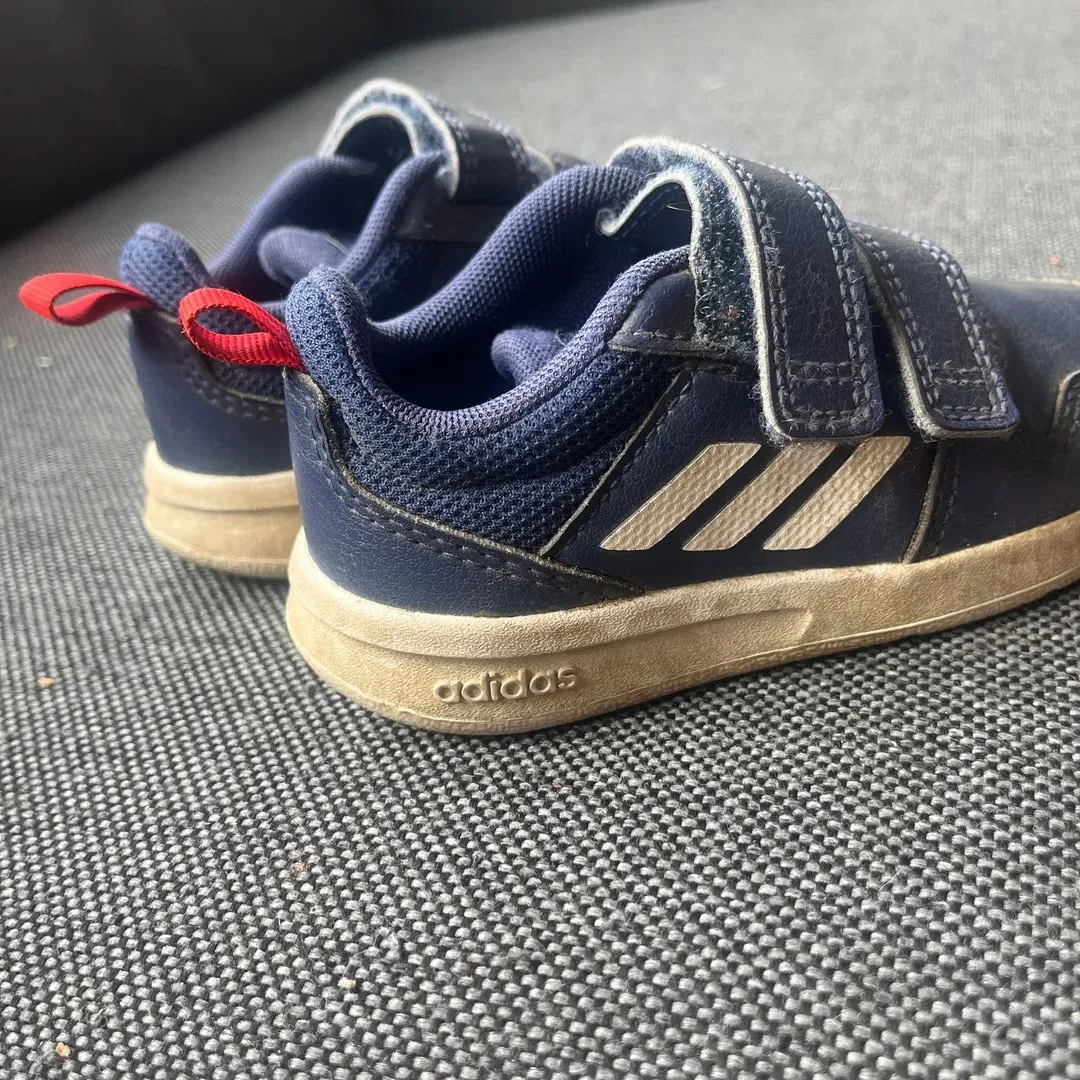 Adidas sko