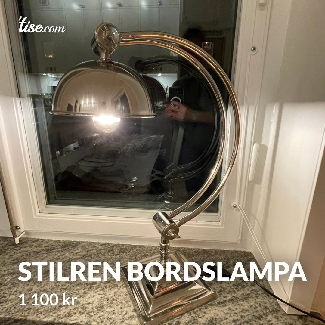 Stilren bordslampa