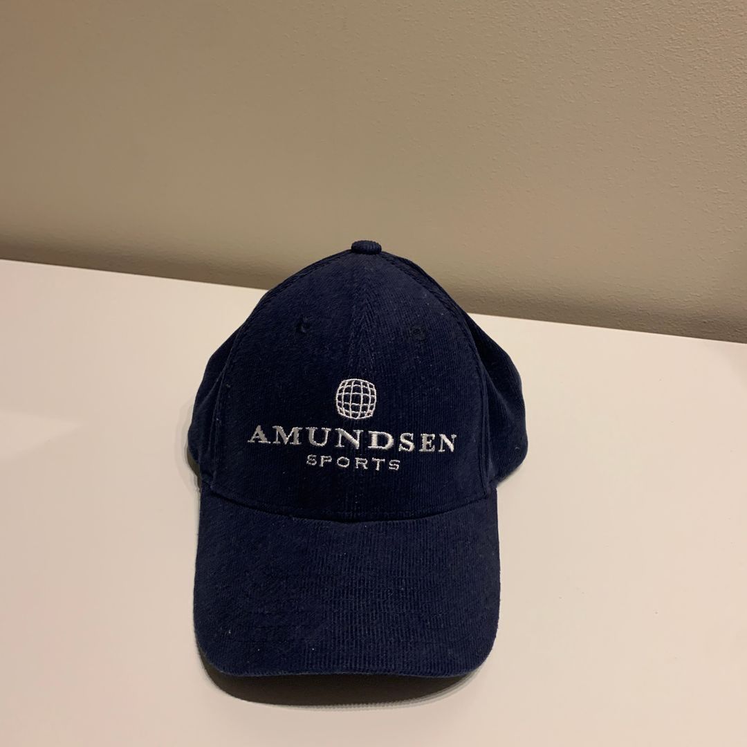 Amundsen caps