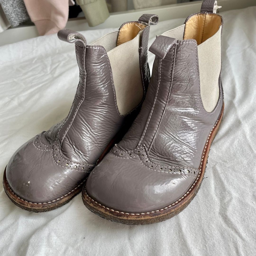 Angulus boots