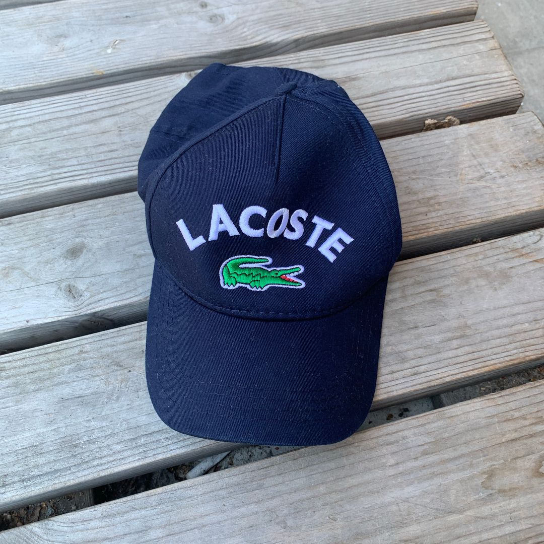 Lacoste lippis