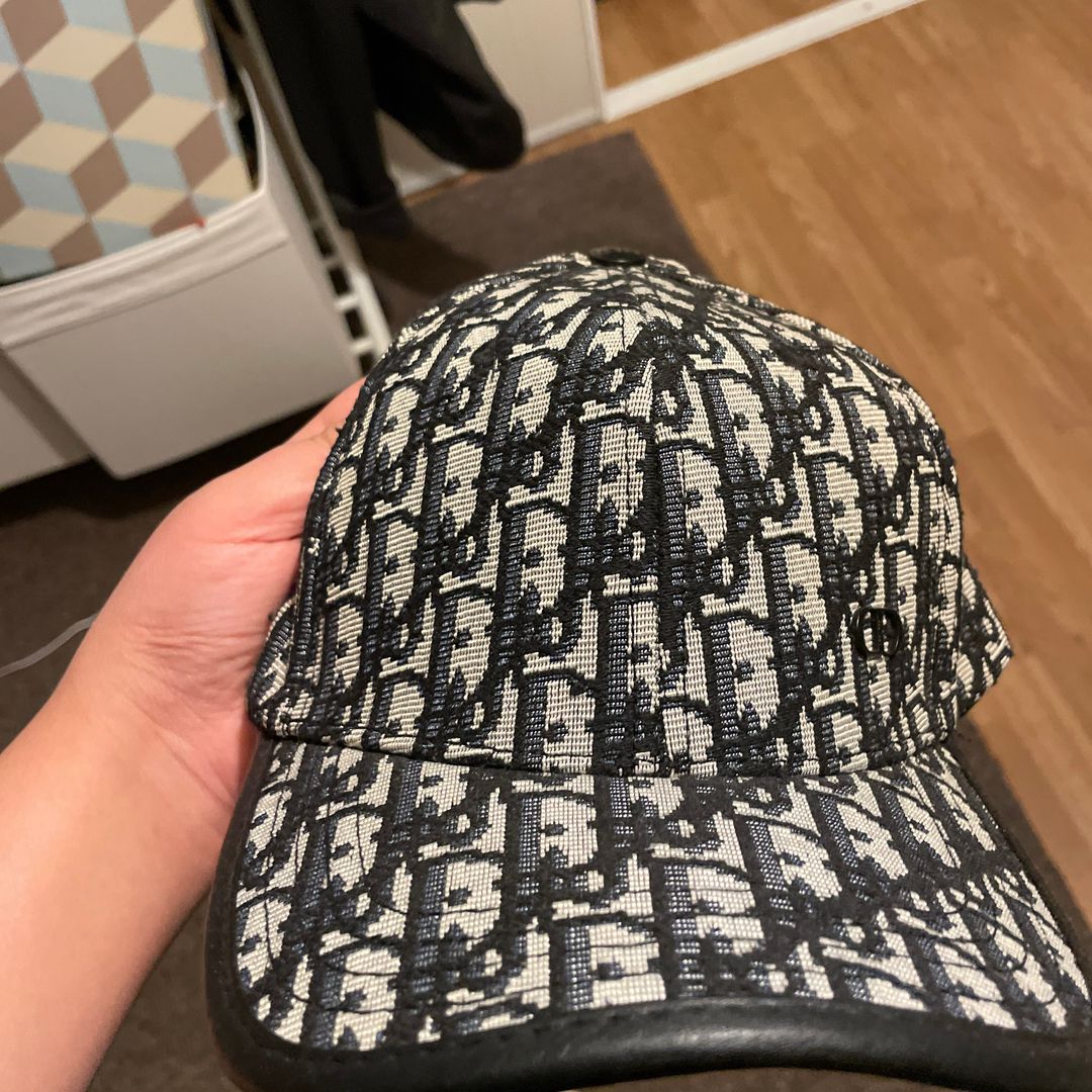 Dior caps