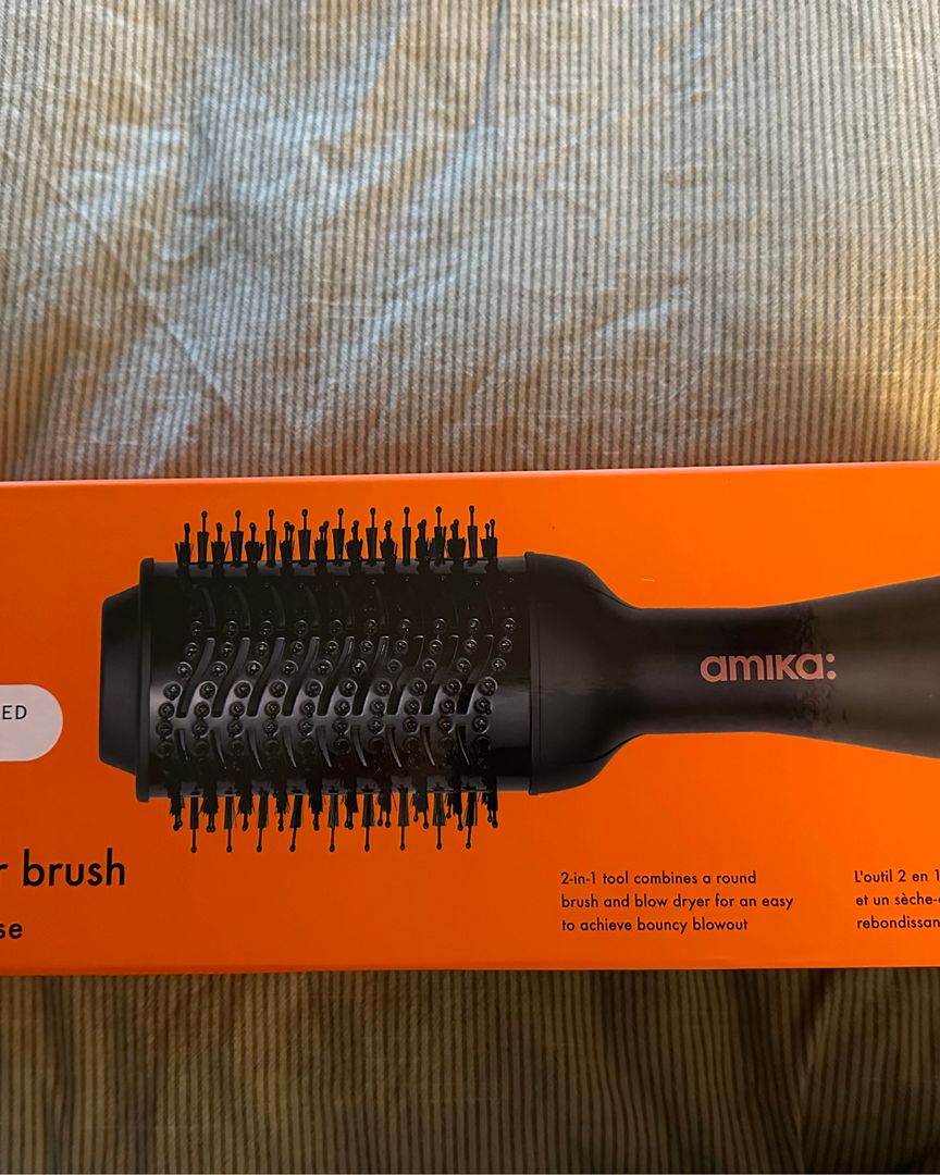 Blow dryer brush