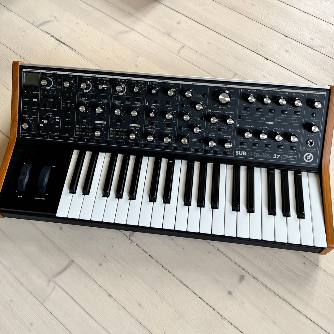 Moog Subsequent 37