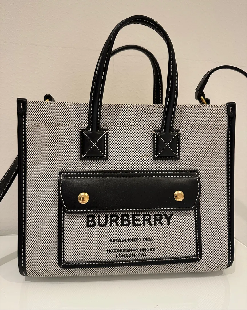 Burberry mini freya