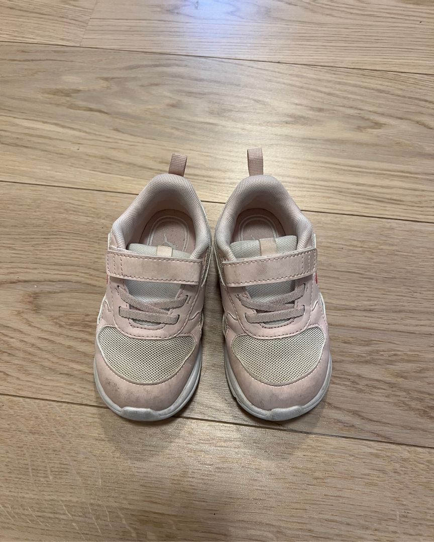 Puma sko rosa str 24