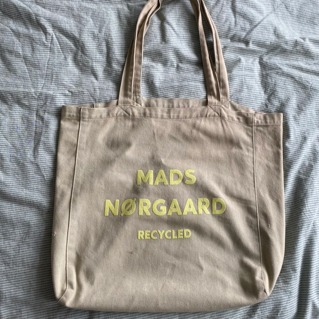 Tote bag