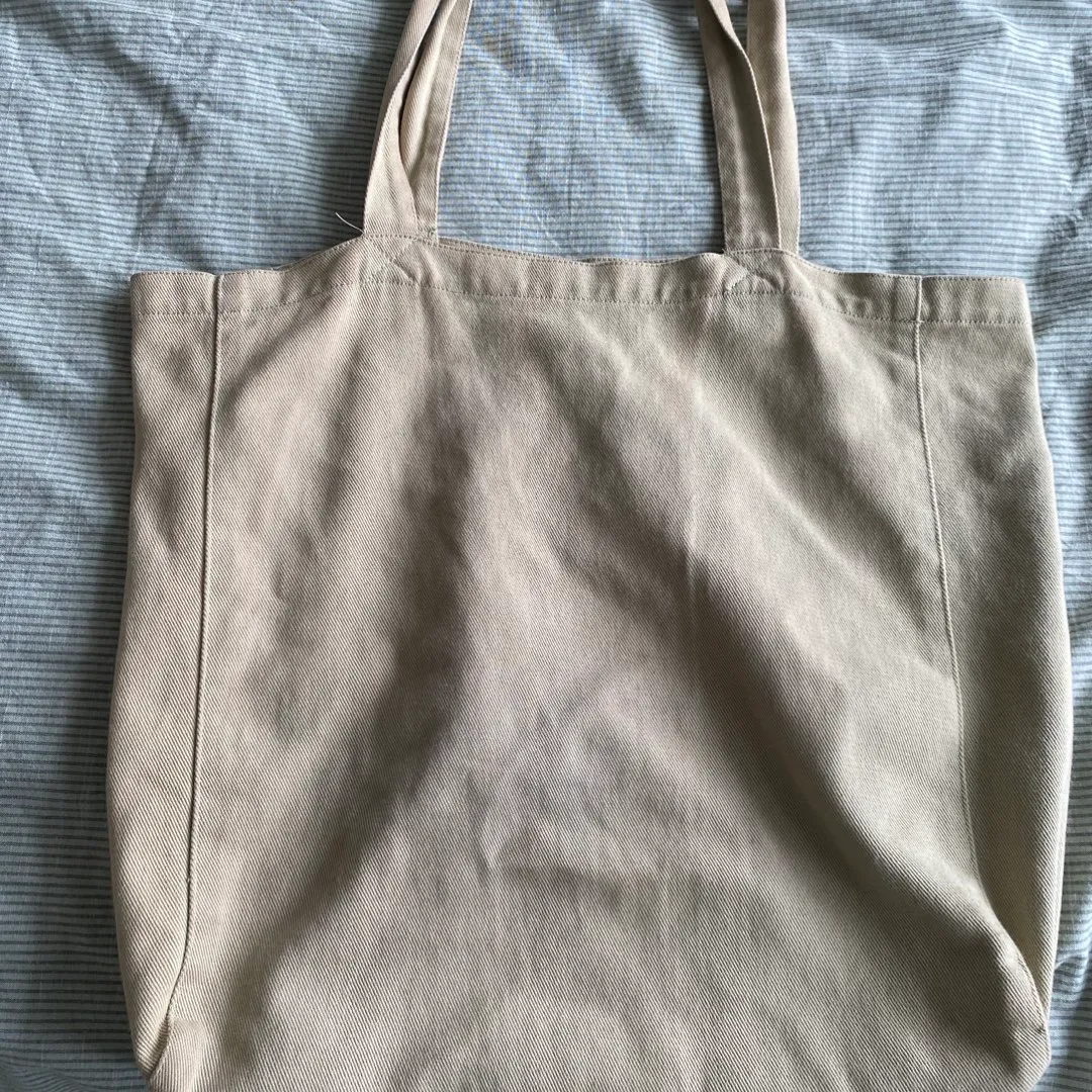 Tote bag