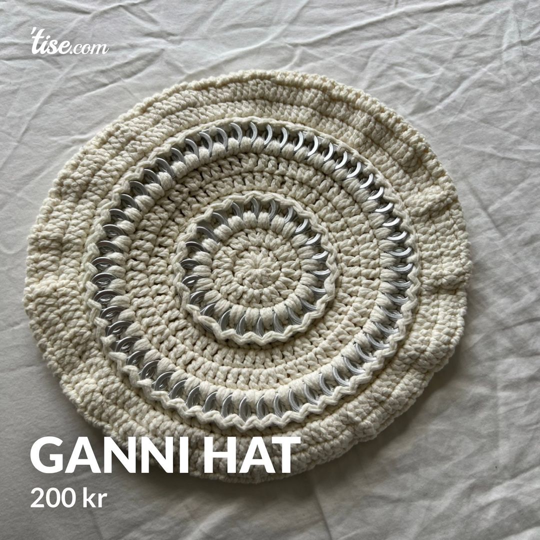 Ganni hat