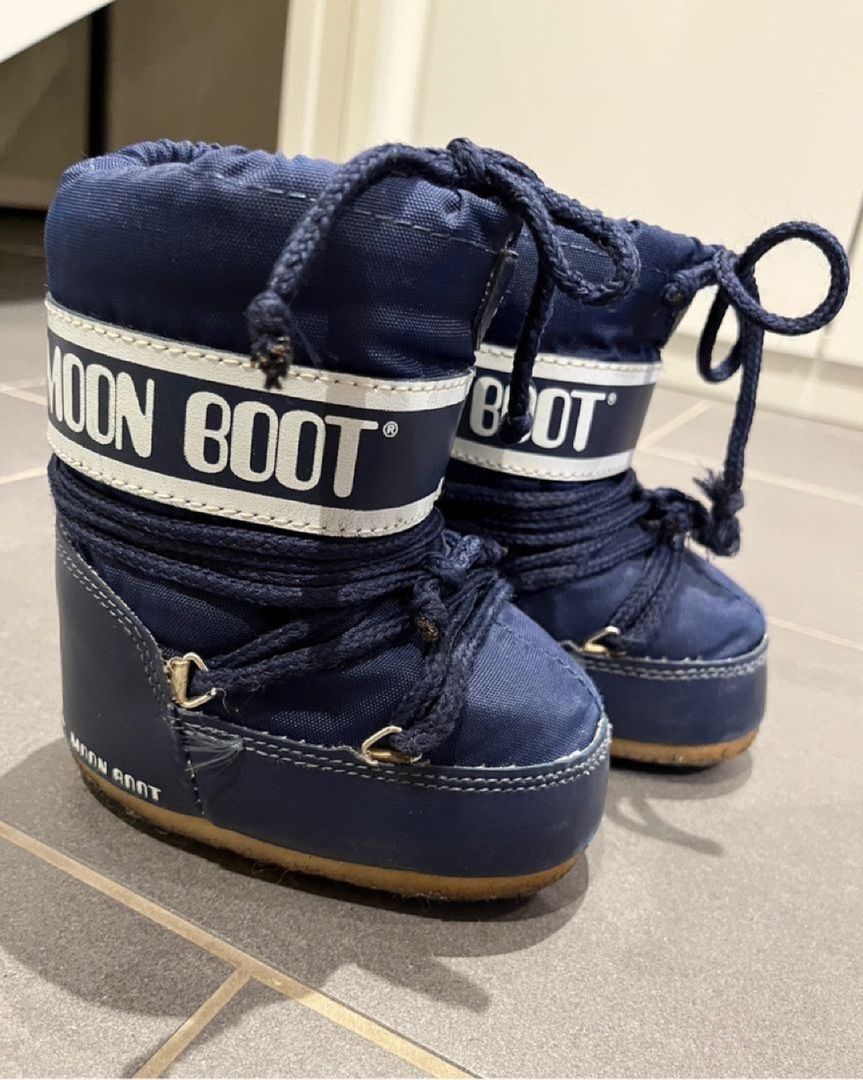 Moon boots