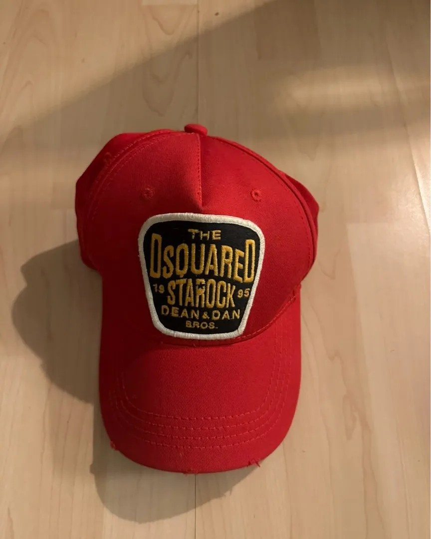 Dsquared caps