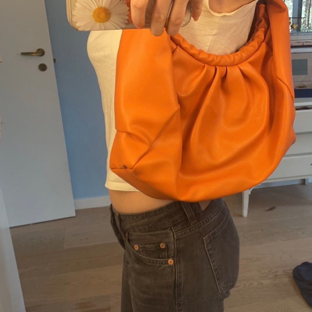 Orange taske