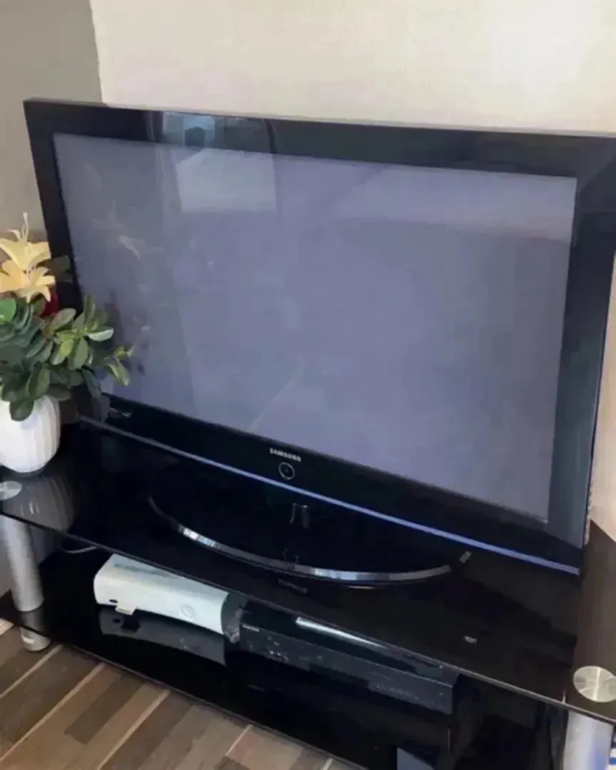 SamsungTv og tv-benk