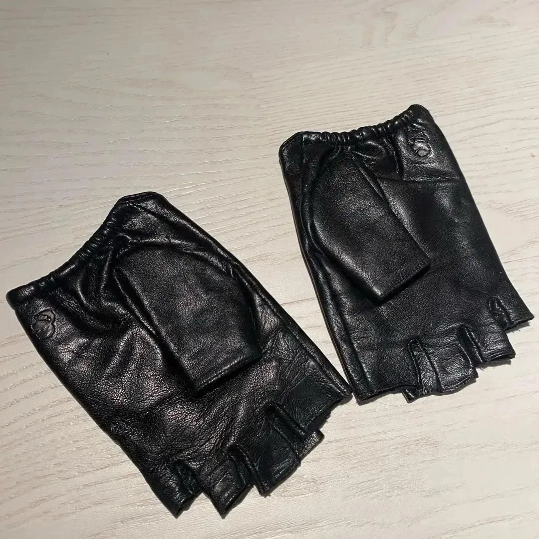 Leather gloves