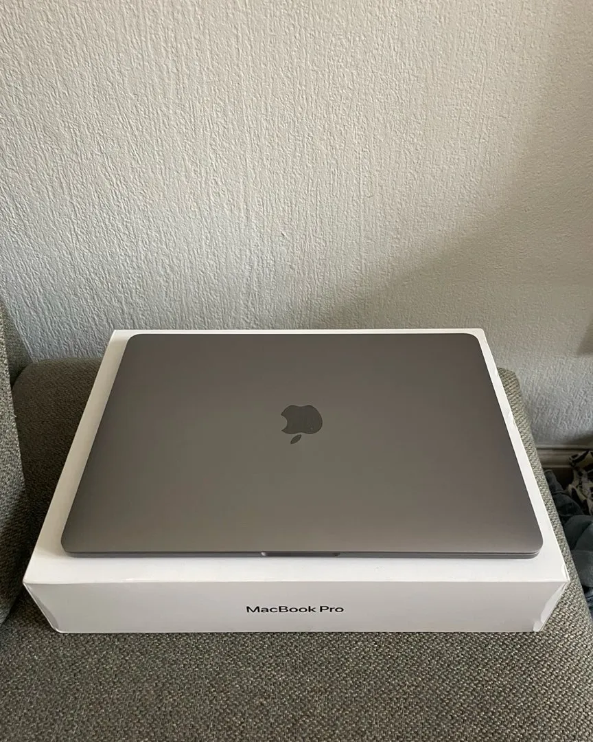 Macbook Pro 13,3”