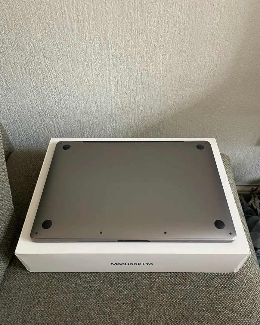 Macbook Pro 13,3”