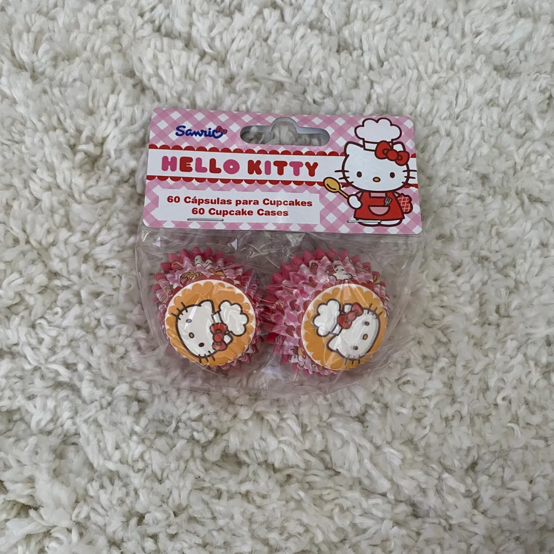 Hello kitty cupcake