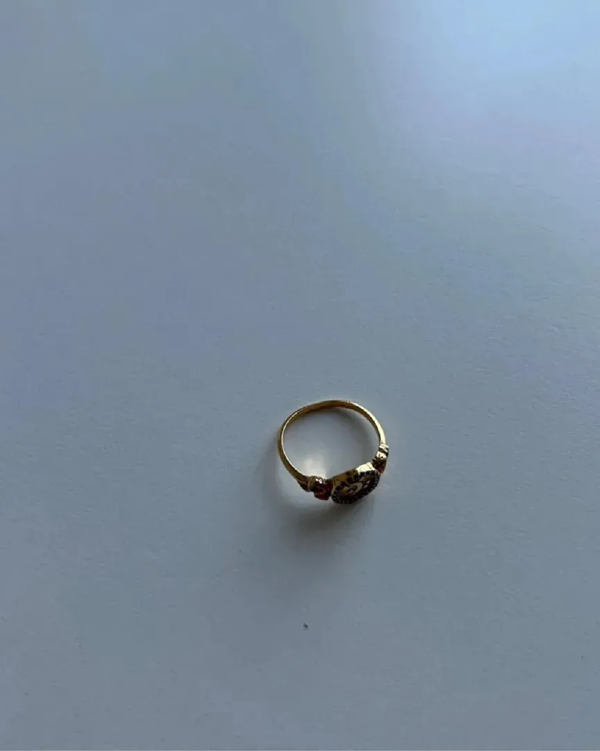 Maanesten ring