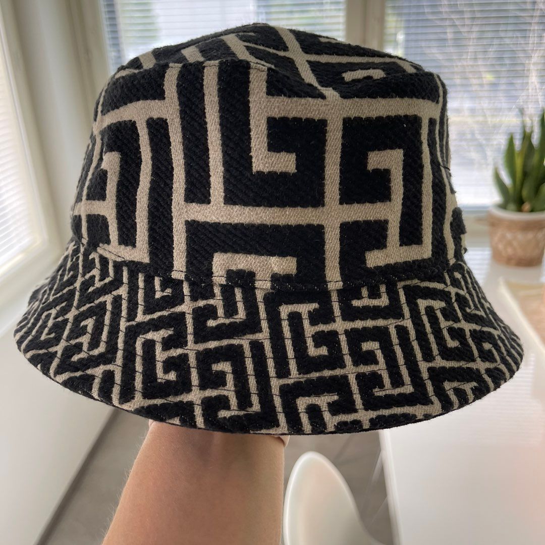 Balmain bucket hat