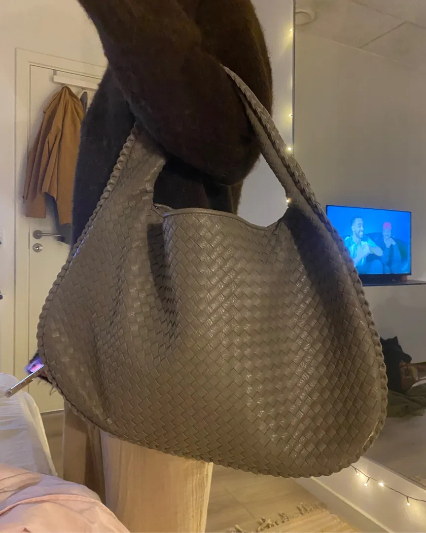 Grå charlotte bag