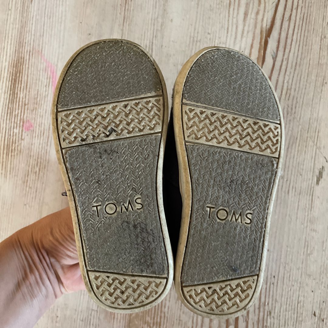 Toms