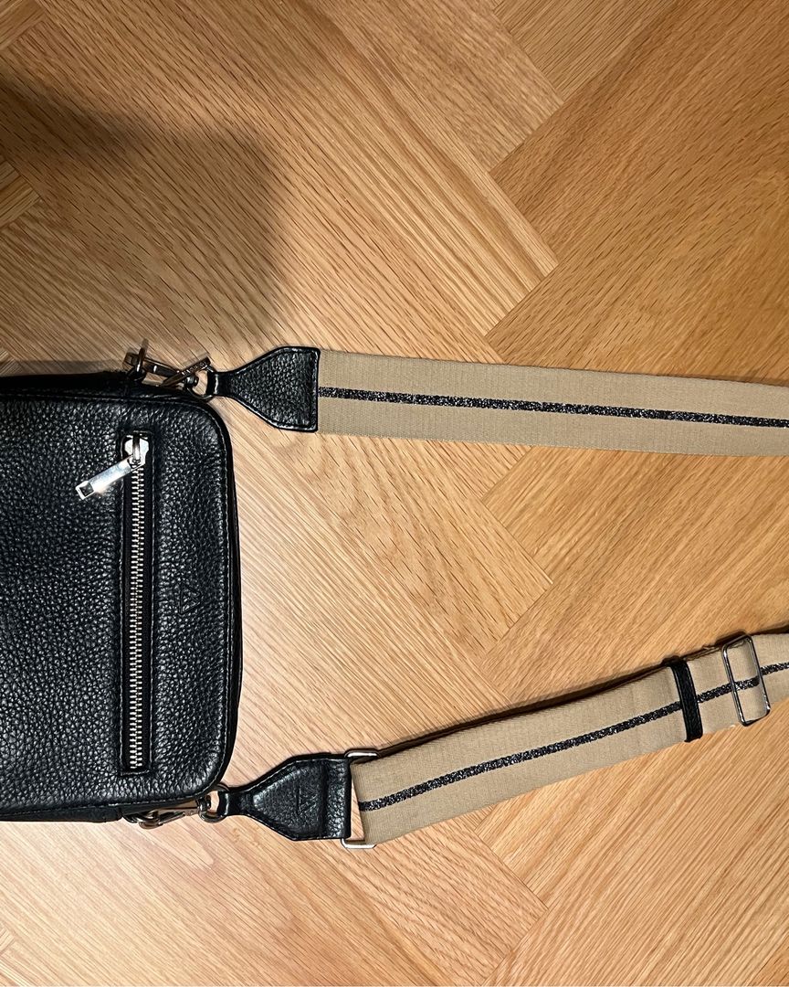 Markberg crossbody