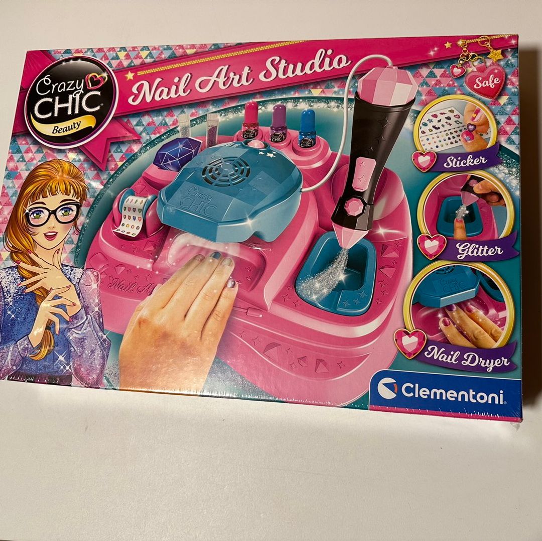 Nail art studio