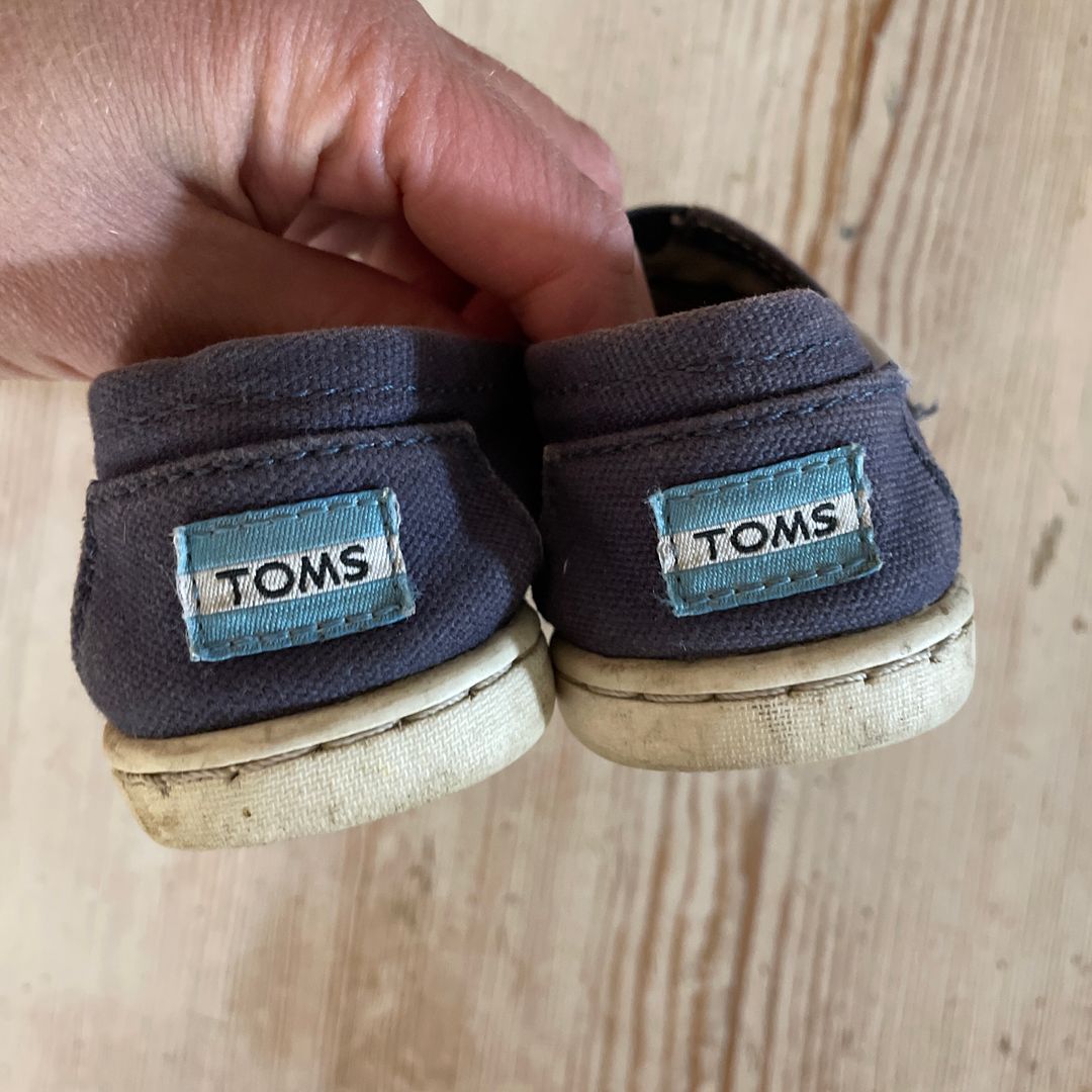 Toms