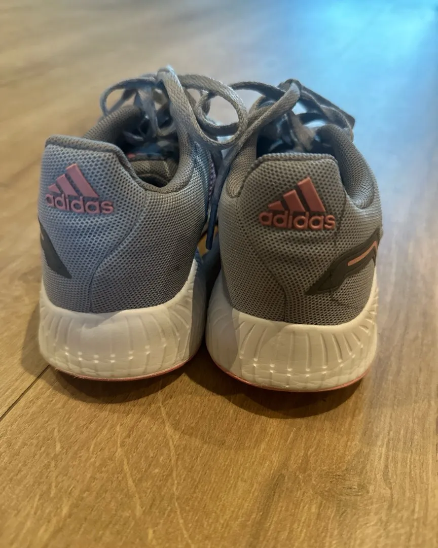 Adidas joggesko