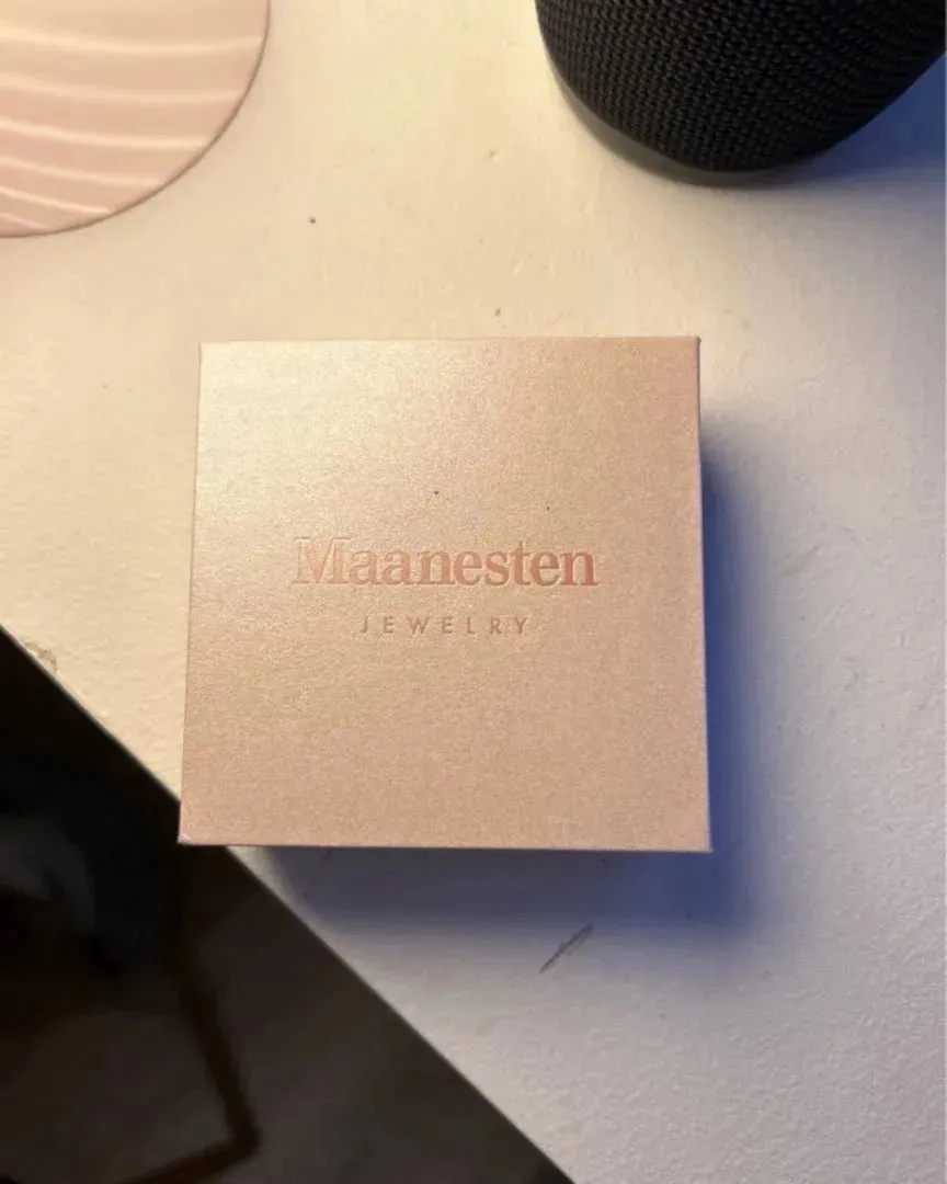 Maanesten armbånd