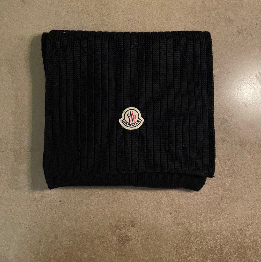 Moncler skjerf