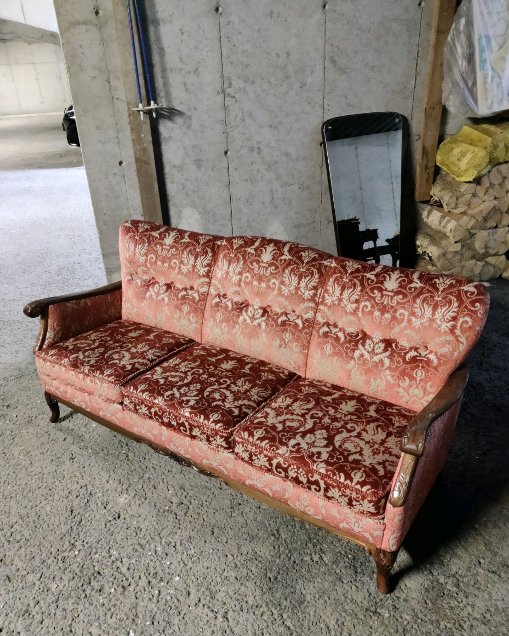 God Vintage Sofa