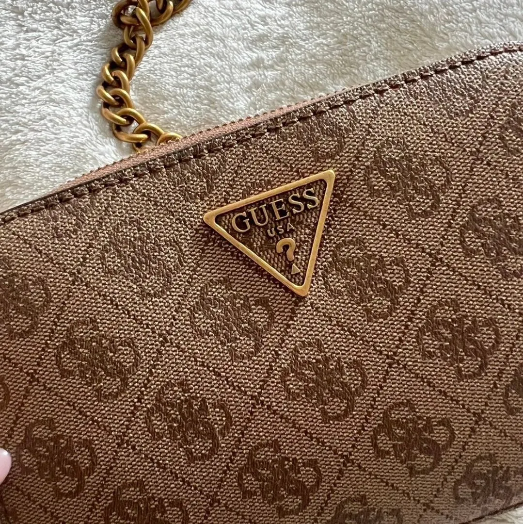 GUESS BEIGE VESKE