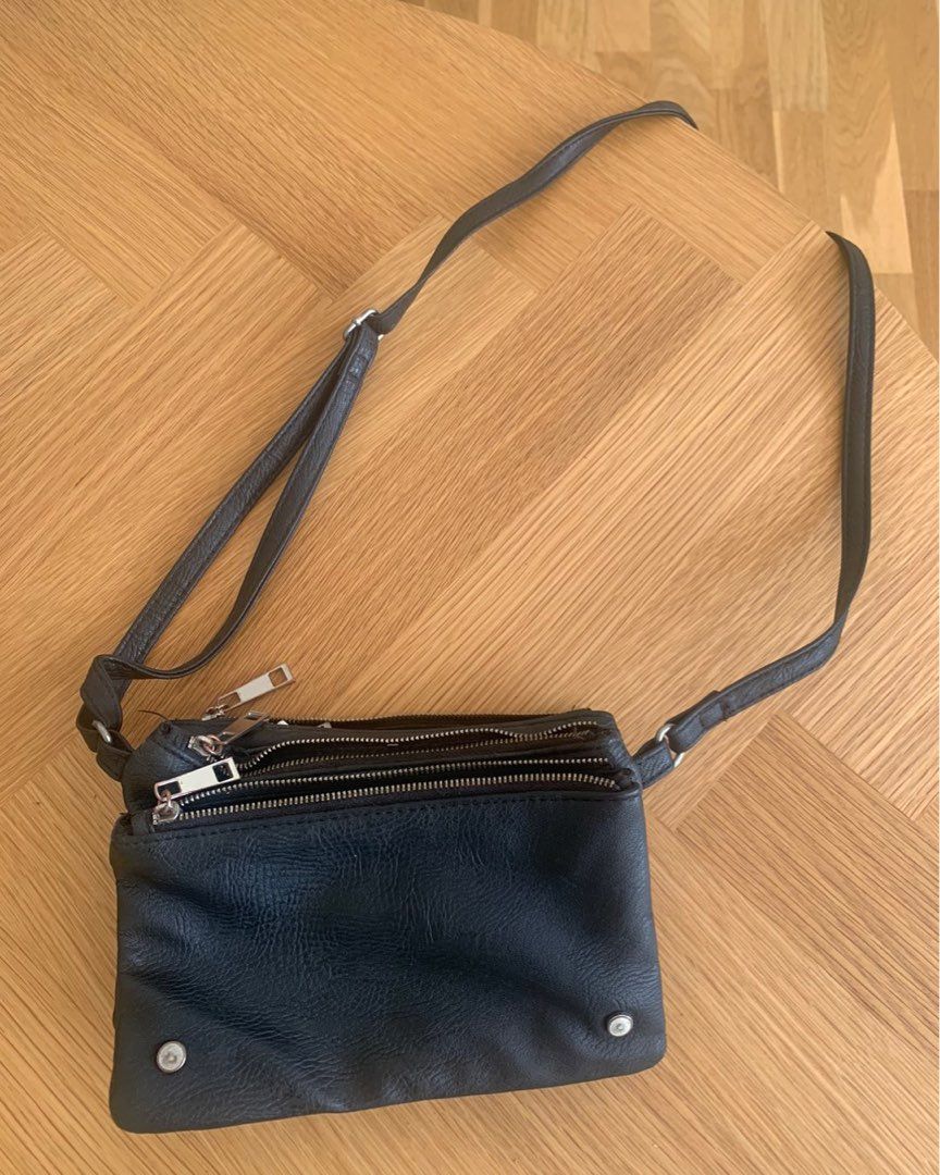 Crossbody taske