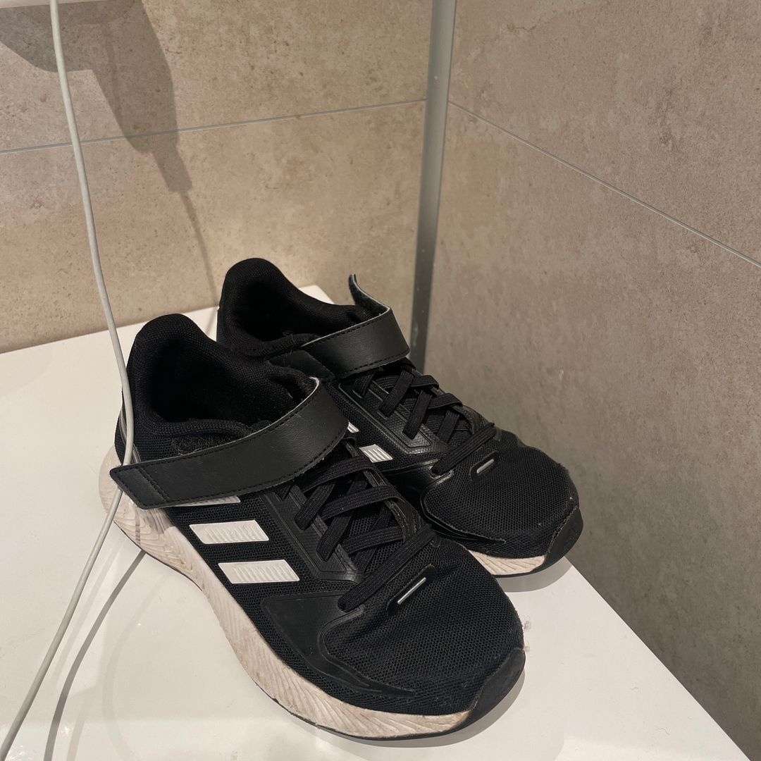 Adidas sko