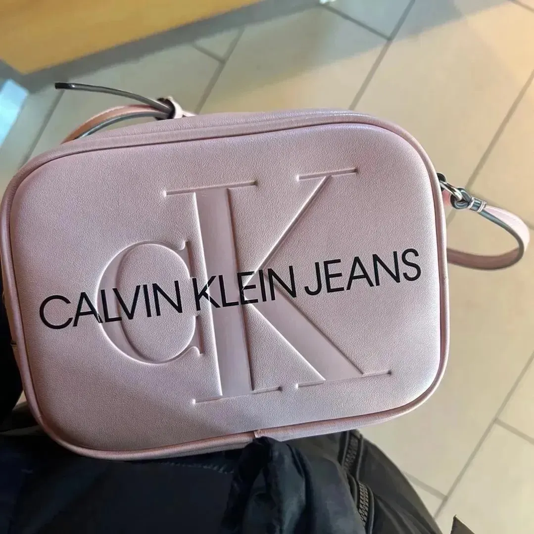 Calvin Klein laukku