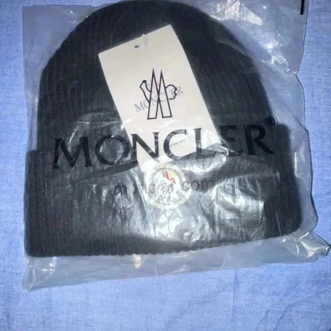 Moncler mössa