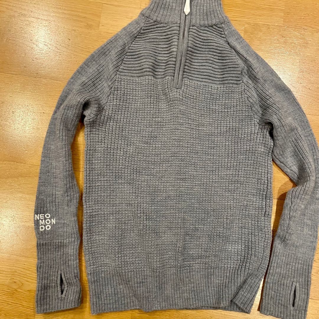 Neomondo sweater