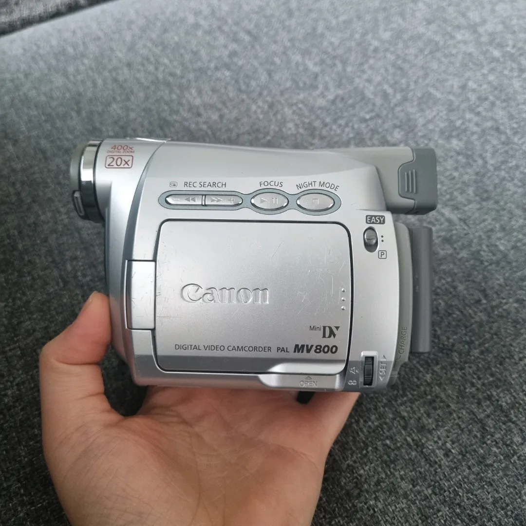 Canon MV800